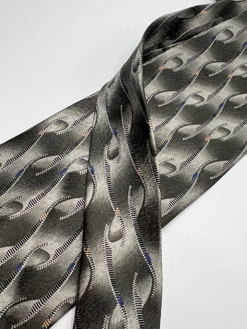 Pierre Cardin Mens Silk Blue Cream Gray Tan Tie. Geometric Pattern. 4 inch width